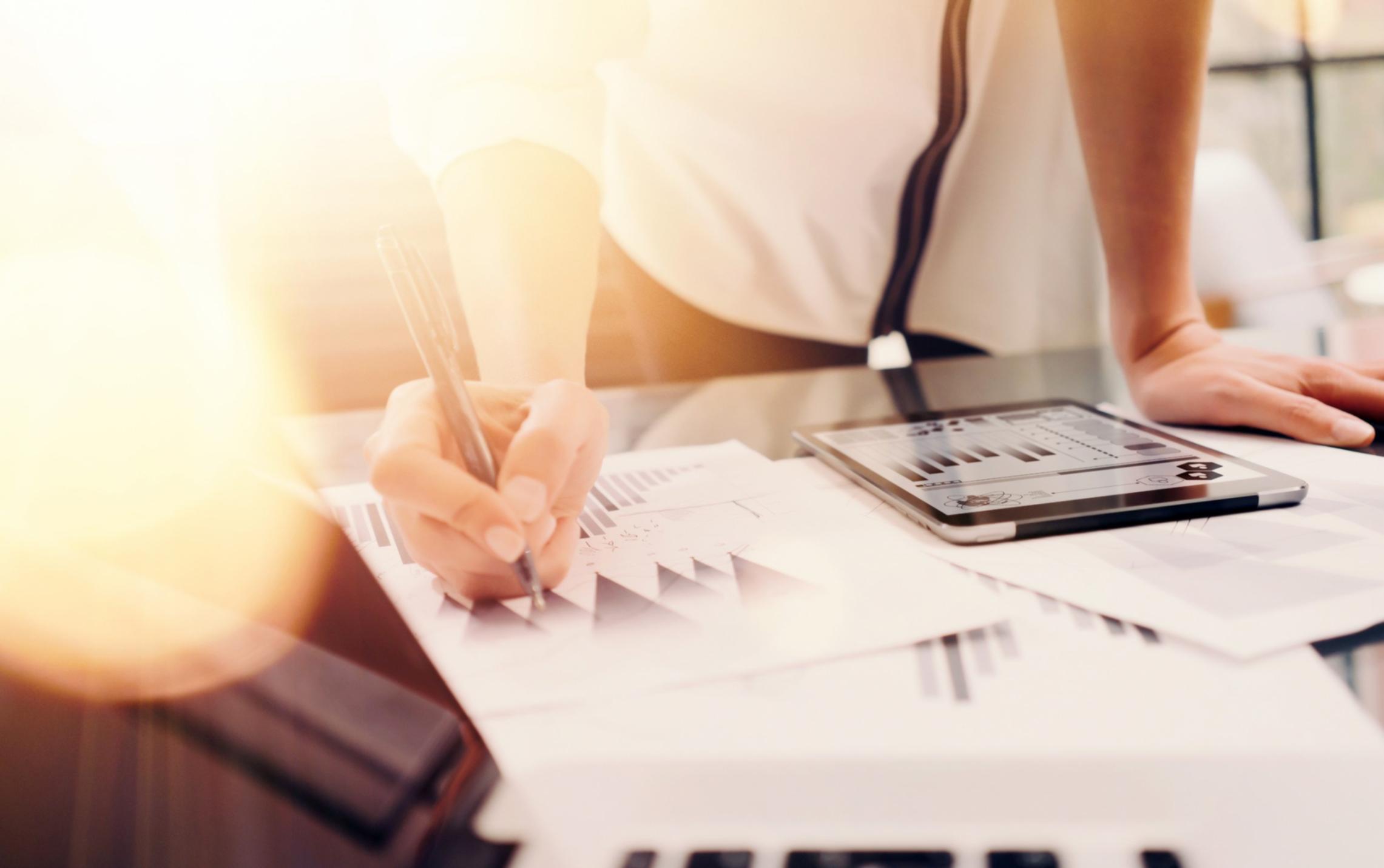 Participants engagés dans un exercice de groupe lors d'un webinaire